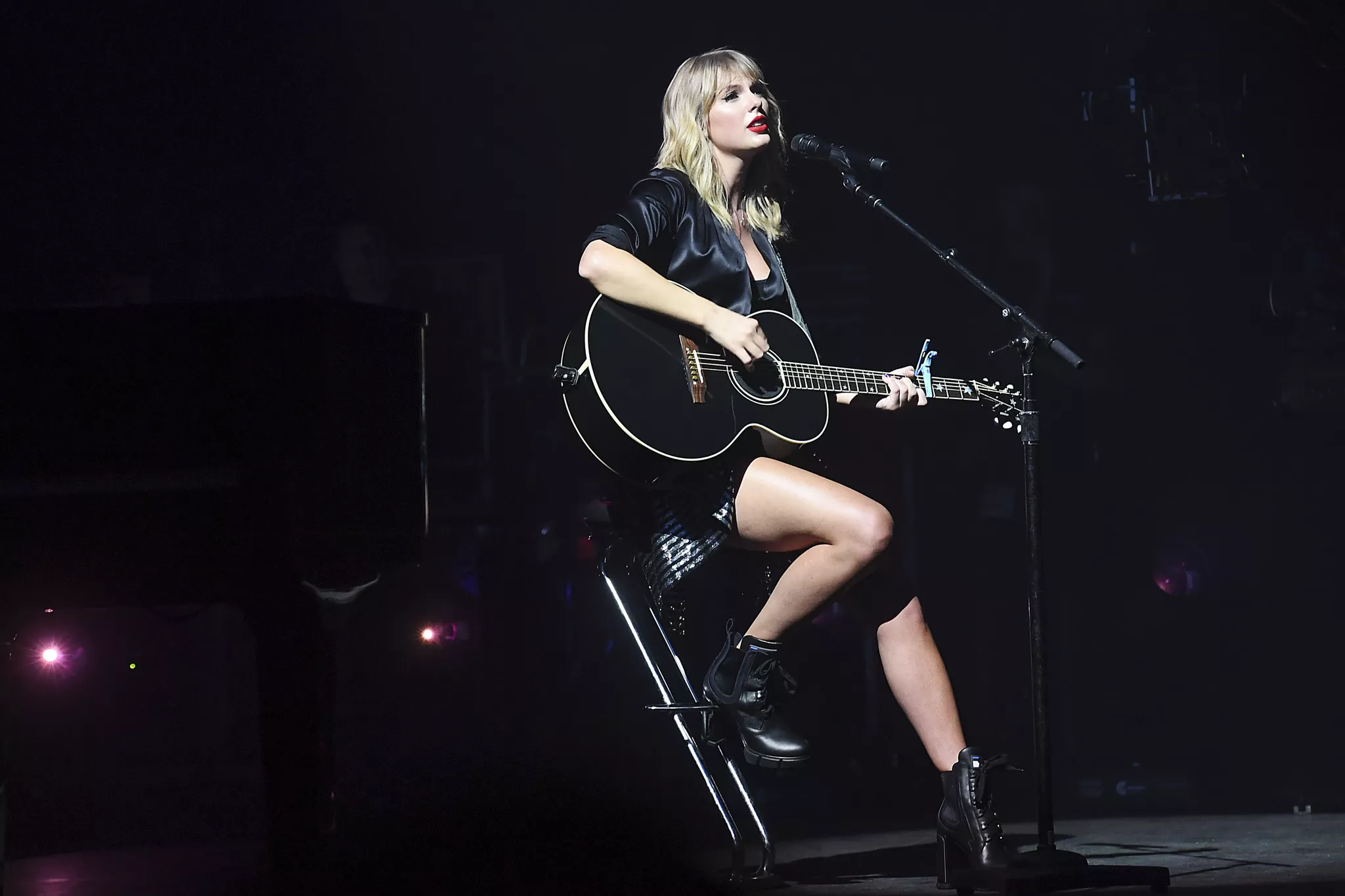 OVERGÅR OL: Rige Taylor Swift-fans indtager Paris