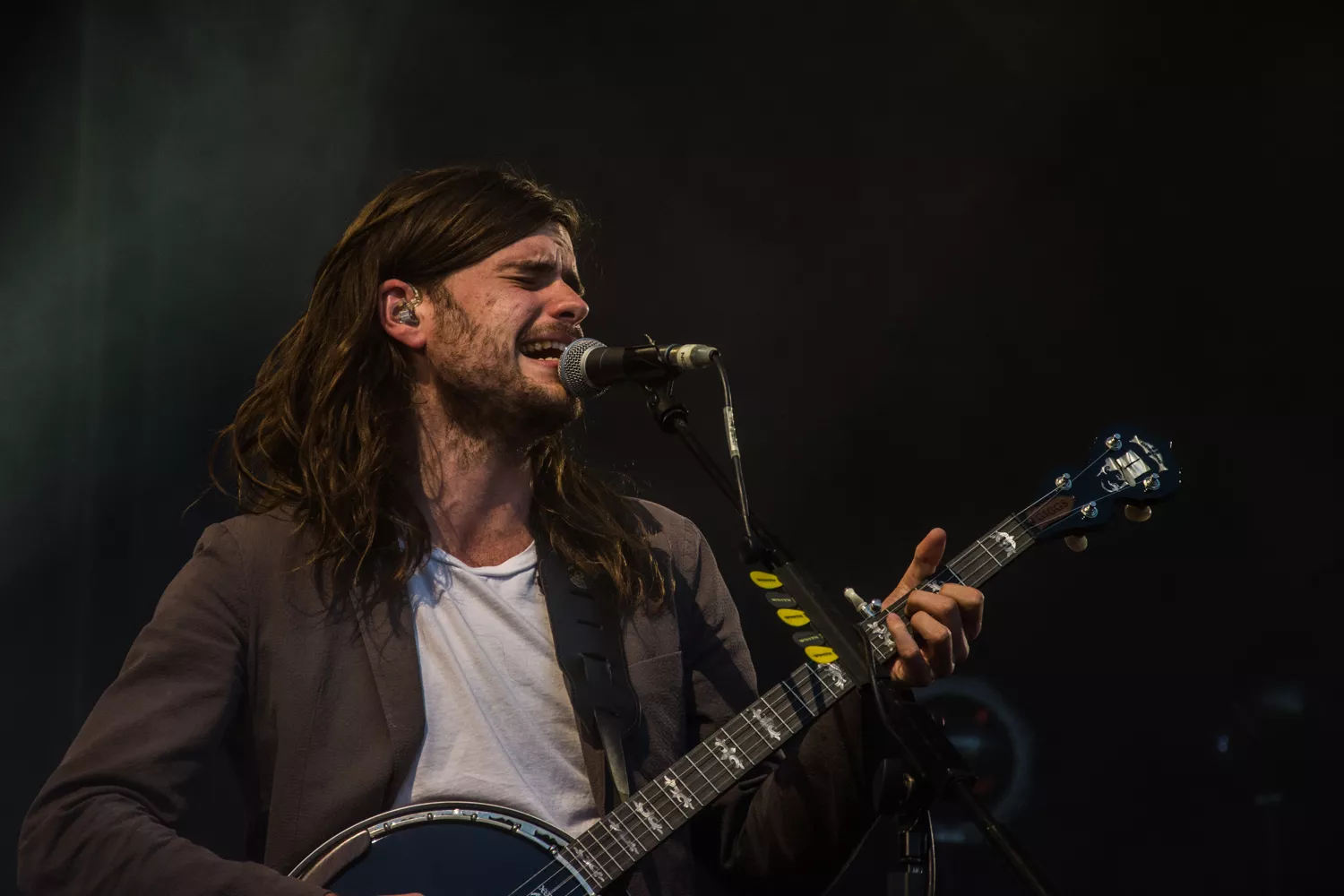 Mumford & Sons-medlem tager timeout efter hyldest til kontroversiel forfatter