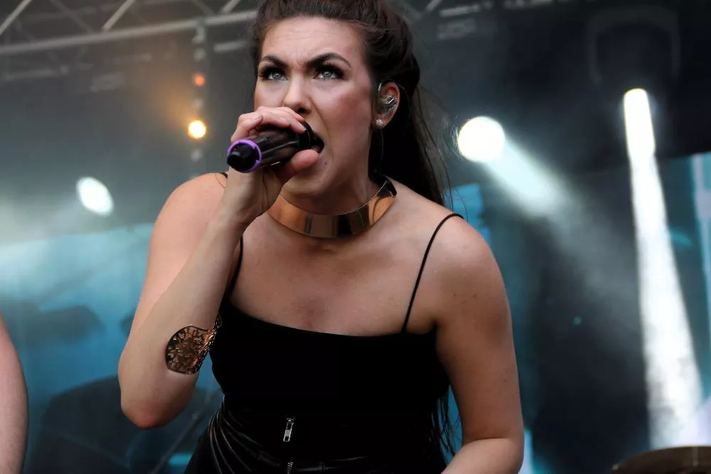 Intervju med Amaranthe: "Nu är det mer Queen möter Rihanna"