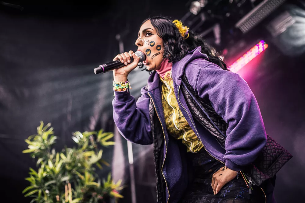 Zhala : Popaganda, Lilla scenen