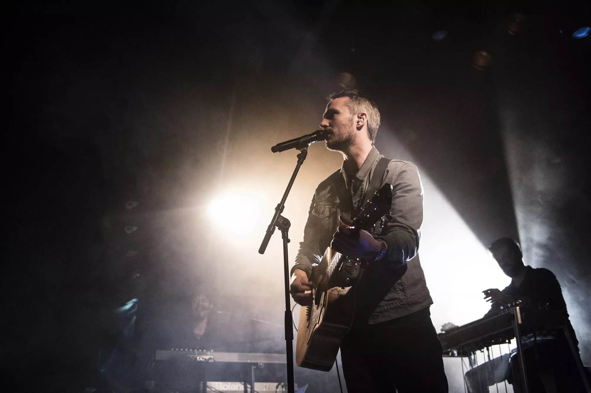 Pop med pedal-steel i pragtfuld natur