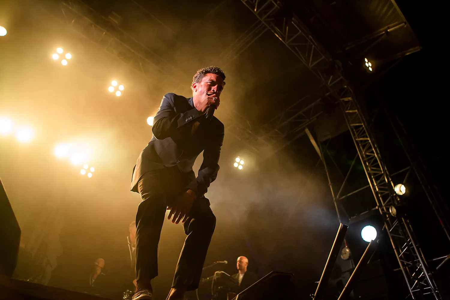 Tar bok og musikk med seg til Operaen