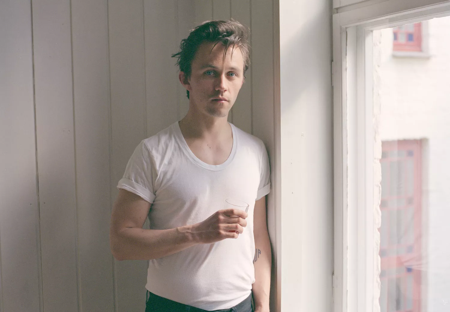 Kommenterer flyktningkrisen i ny julelåt