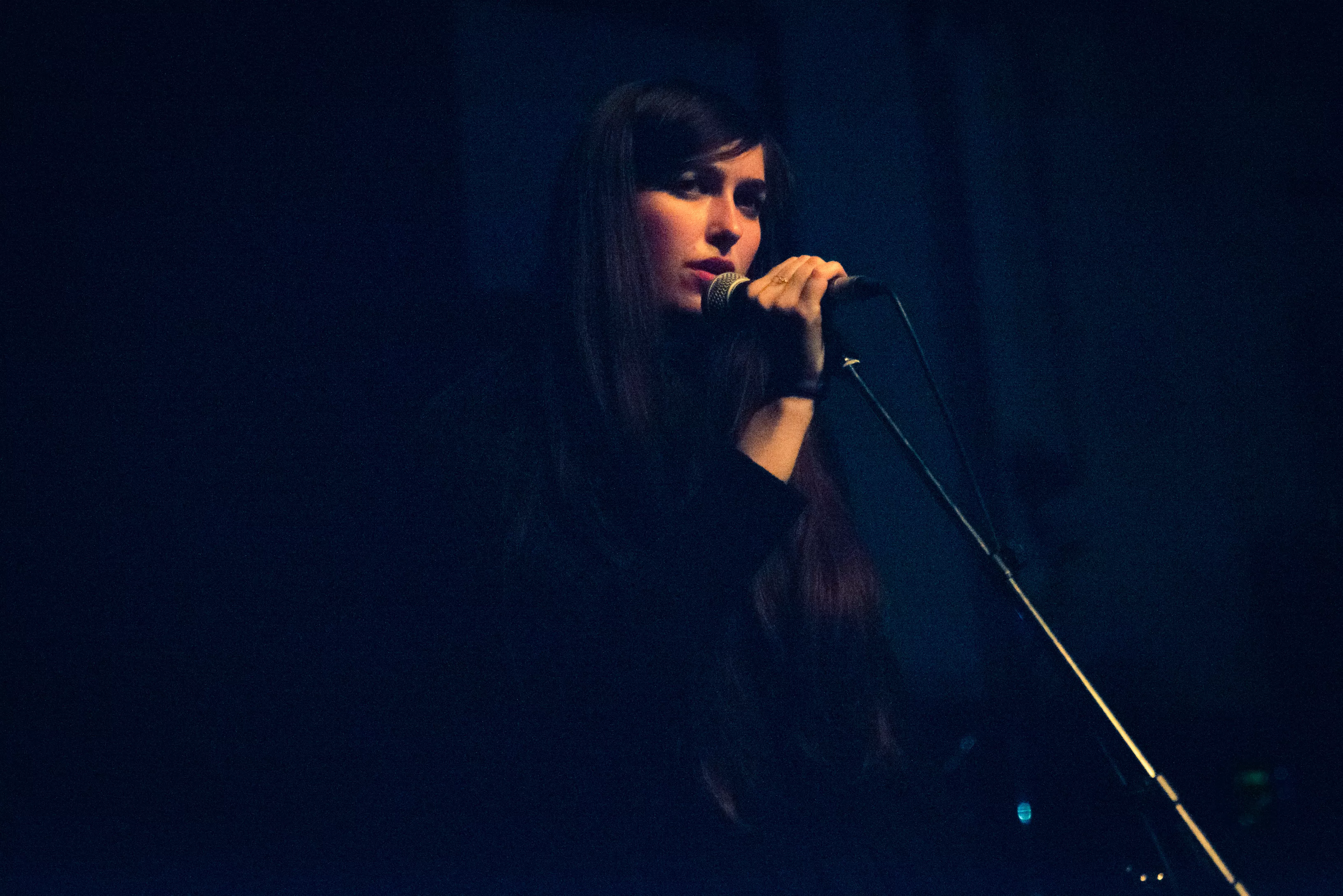 BÄST JUST NU: Ett smutsigt hav av syntar, hopplöshet och trasiga neonskyltar