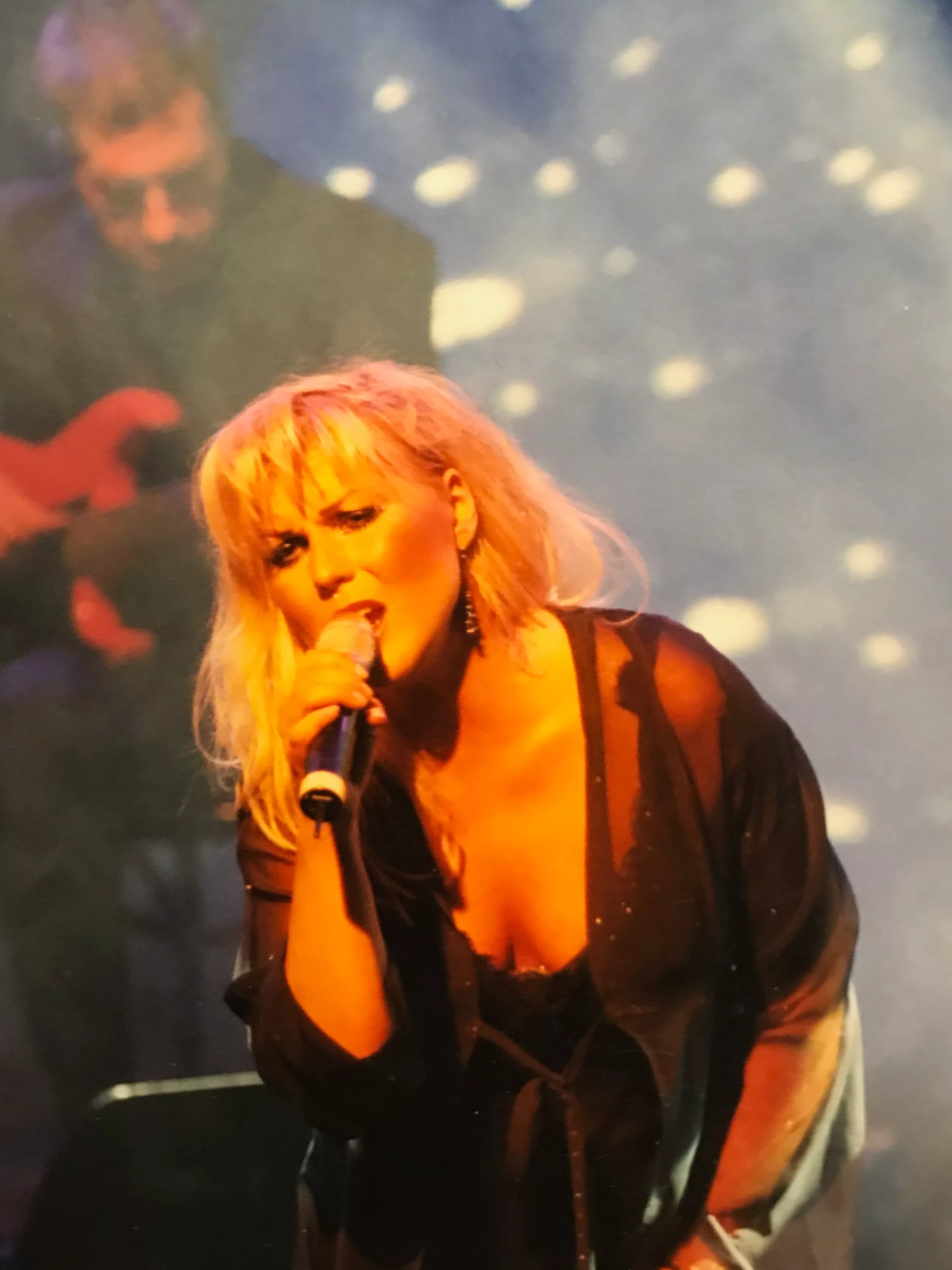 Efter dokumentären om Josefin Nilsson – nu ställs Dramaten-föreställningen in