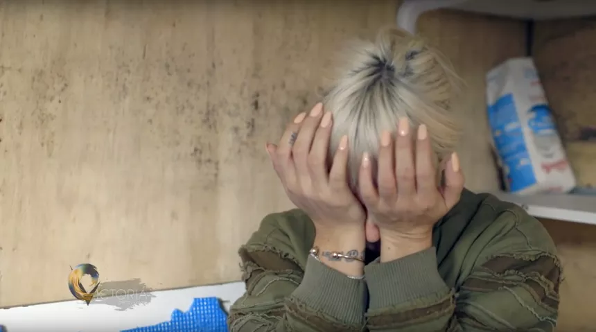 Lily Allen i hardt vær etter å ha unnskyldt seg overfor en flyktning på vegne av England