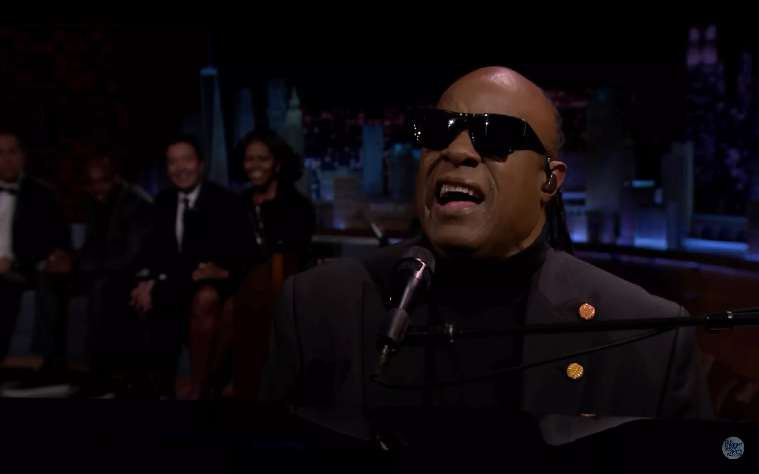 Se Stevie Wonders serenader til Michelle Obama