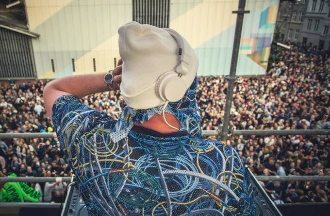 Distortion beder om hjælp