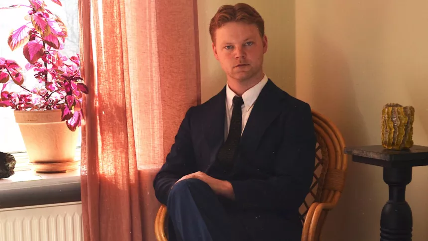 Kiss Kiss Kiss-sanger og stjernesangskriver undervælder på solo-udspil