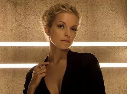 Charli XCX samplar Septembers 16 år gamla hit