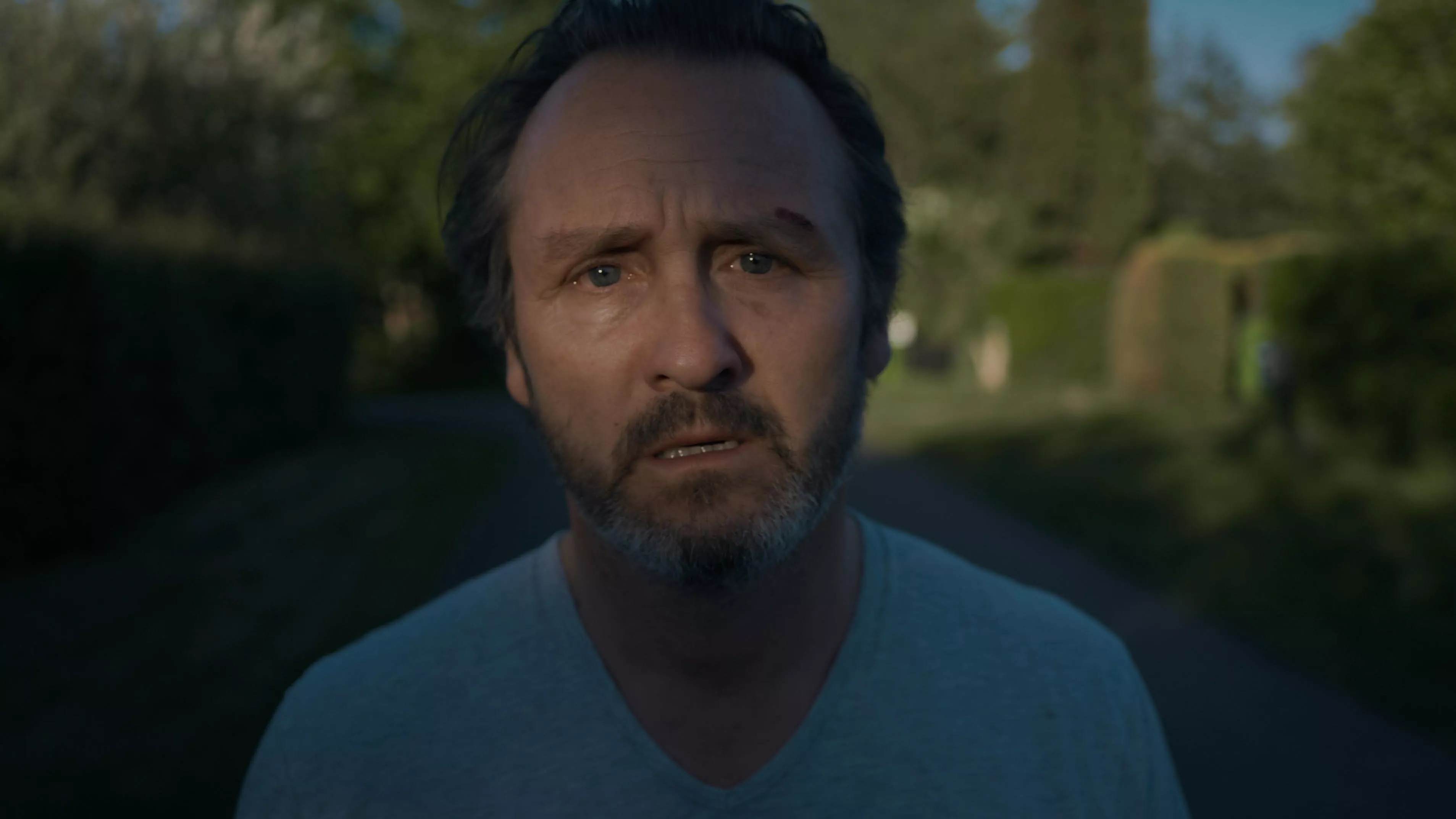 PREMIERE: Ny video med Peter Wangel på dansk – og Lars Ranthe i hovedrollen