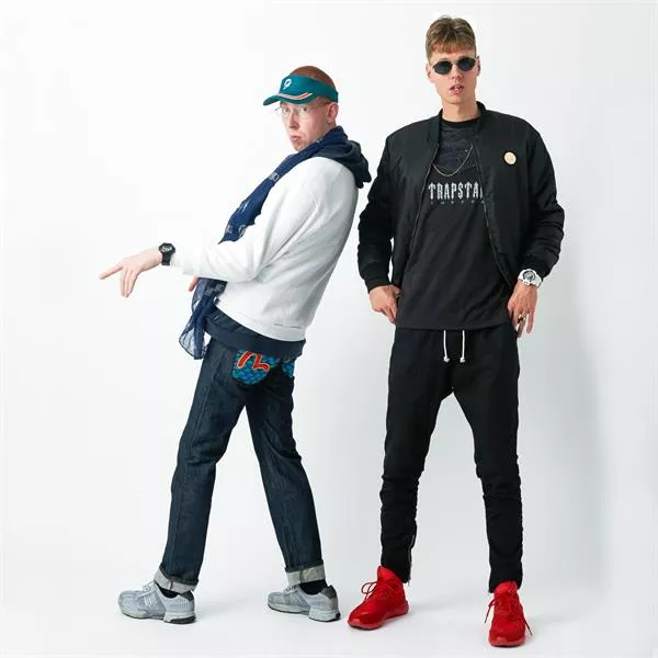 Dumheden, der runger dybt i bassen