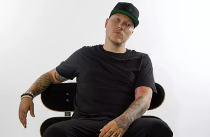 Niarn er færdig – Niels Roos lever