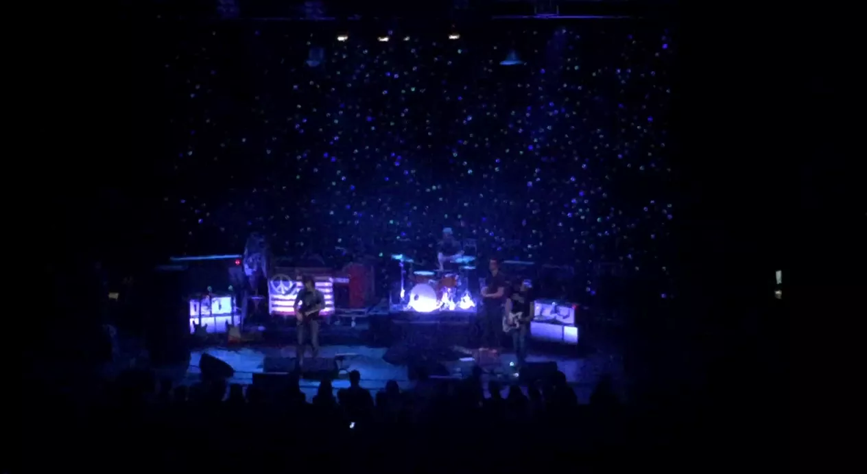 Se Ryan Adams spille Bryan Adams