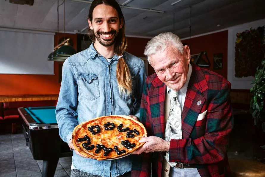 Pizza och livemusik – här är världens bästa söndagsklubb