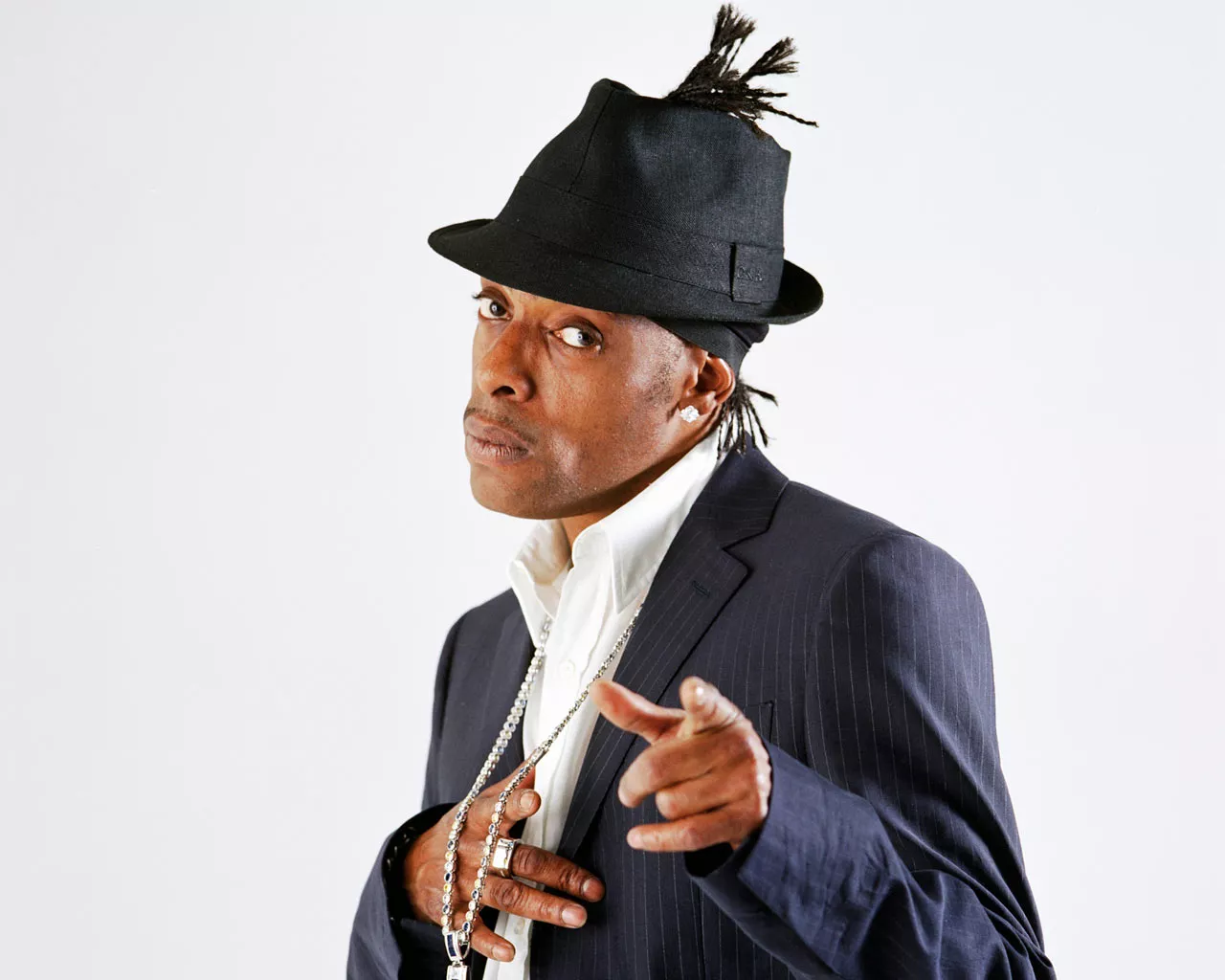 Coolio signerer med pornotjeneste