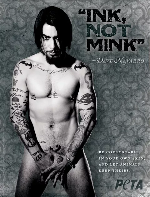 Dave Navarro smider kludene