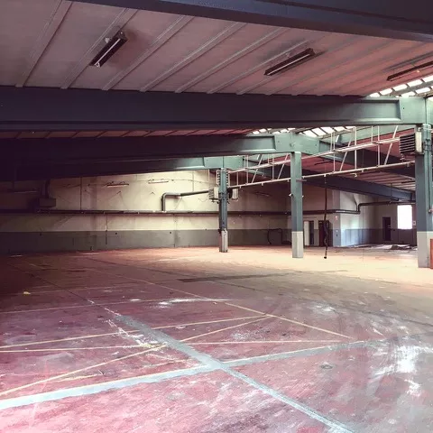 Stor ravefest indtager forladt Odense-bygning