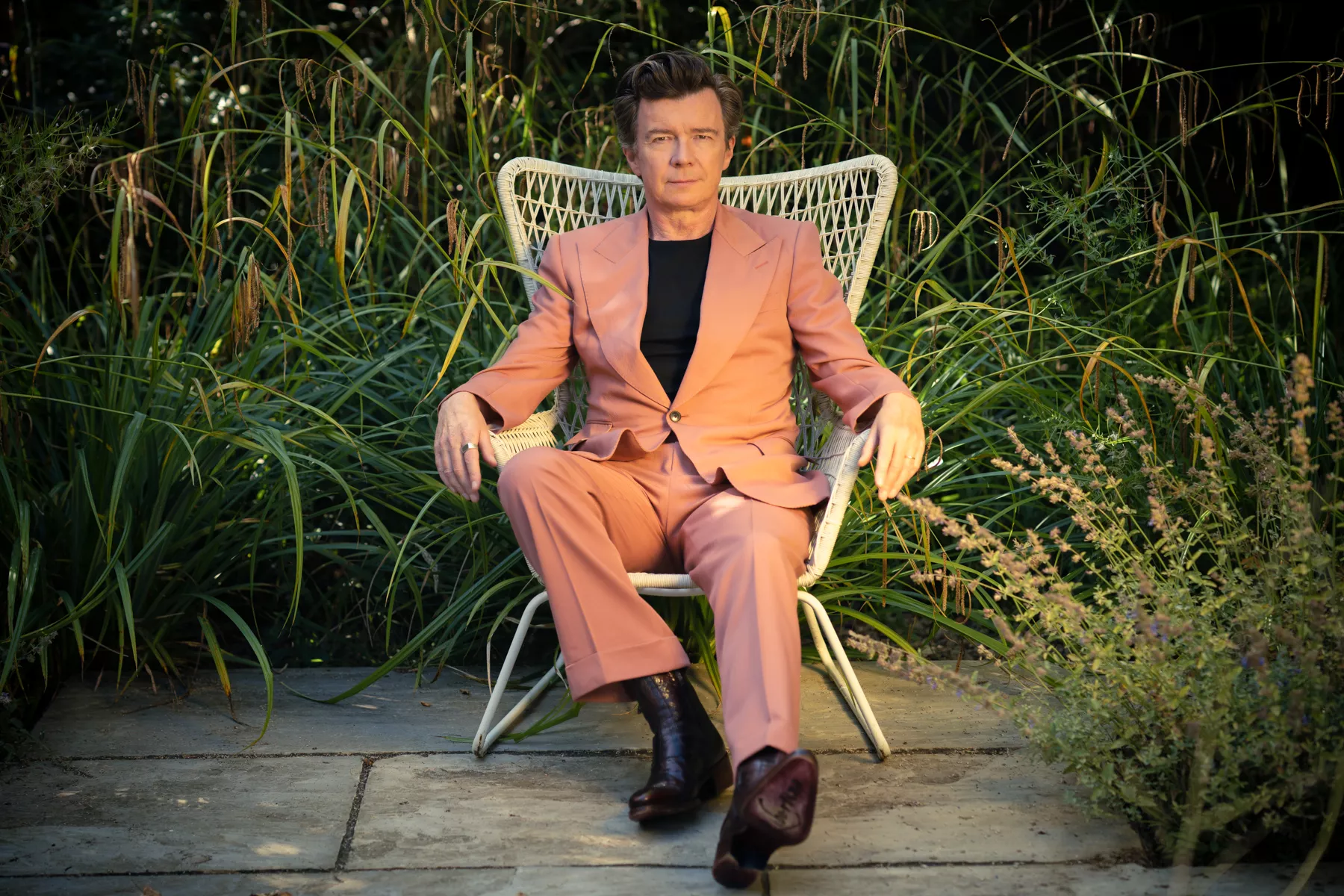 HAN STOPPER ALDRIG: Rick Astley klar med nyt album - hør sjælfuld single her