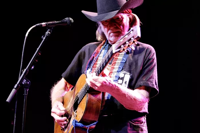 Willie Nelson fylder 80