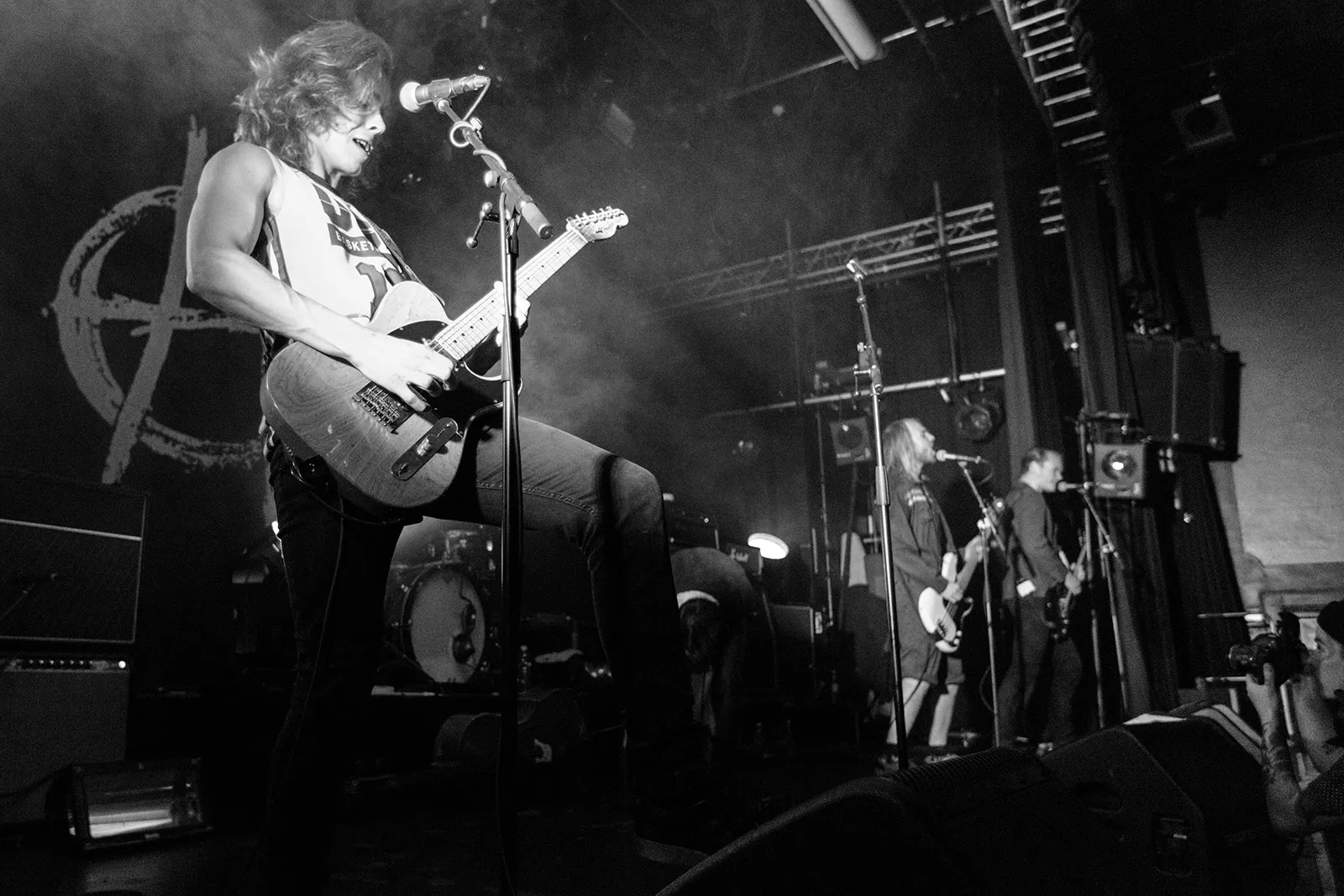 Gitaristen slutter i Honningbarna
