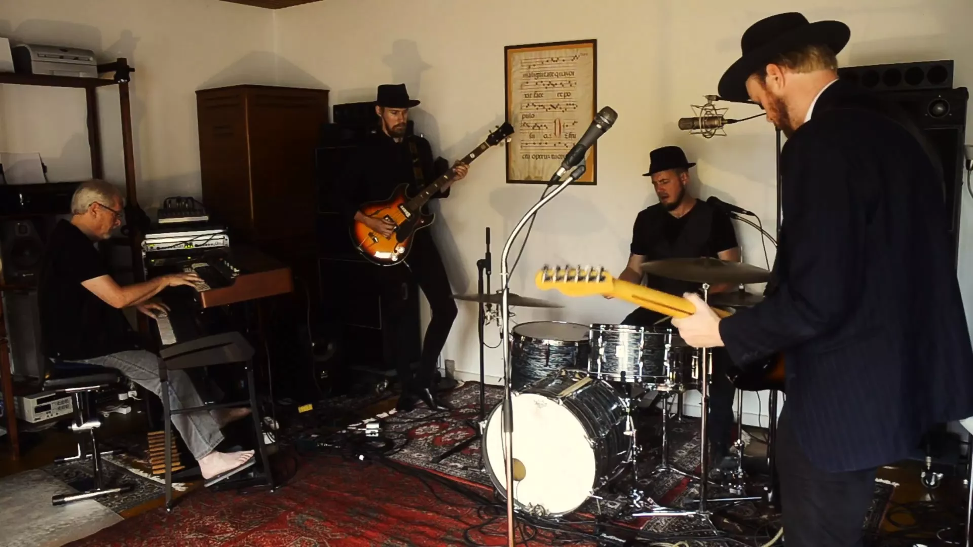 Beefeaters klar med tourplan og video fra studiet