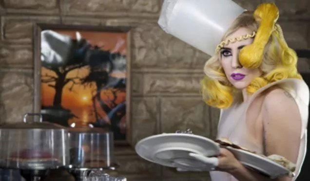Lady Gaga udsender episk video