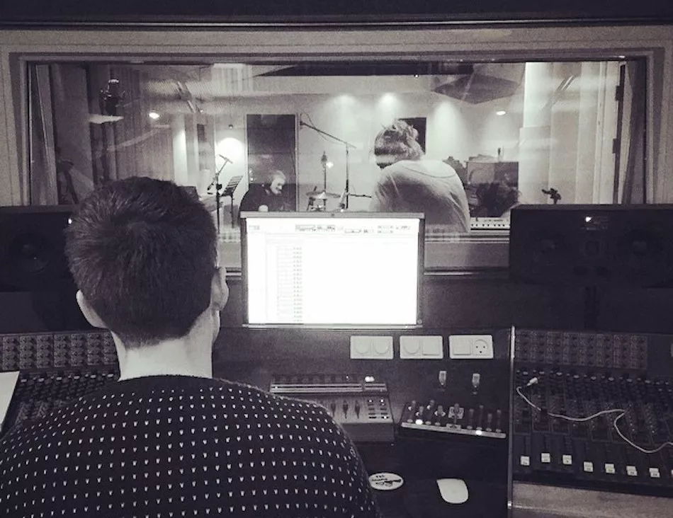 LISERSTILLE begår darling-massakre og opruster i Europa