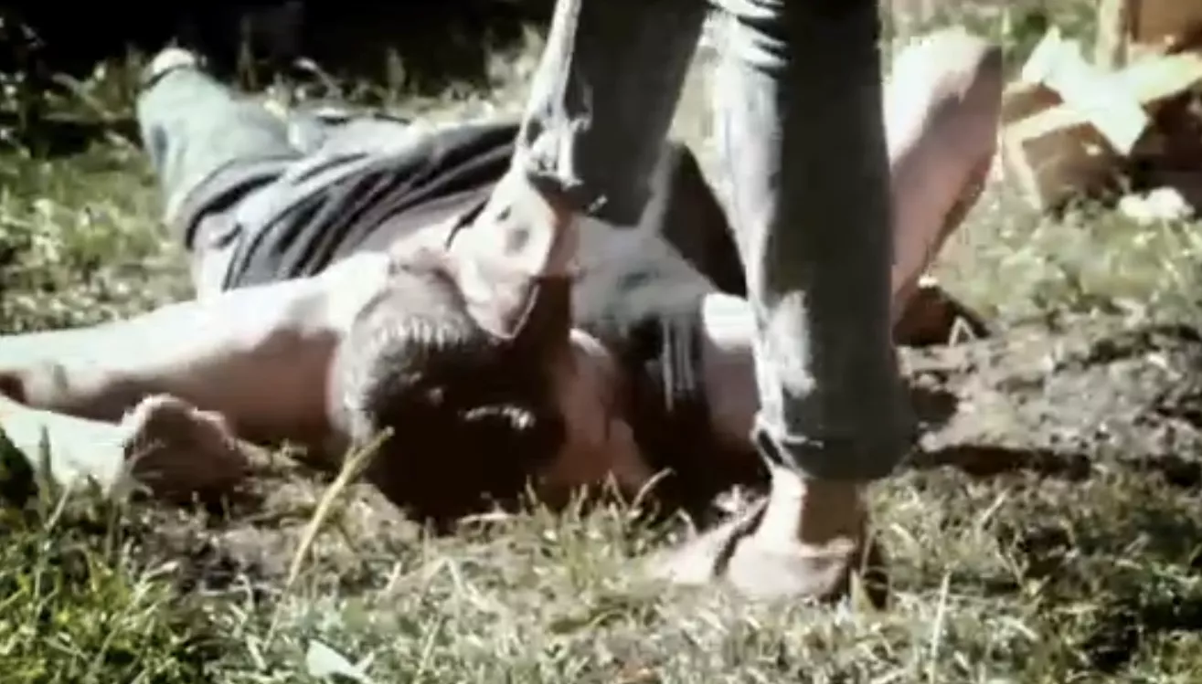 Se provo-video med bryster, bar røv og mælkeskæg