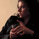 Polly Paulusma – Læsehest med guitar