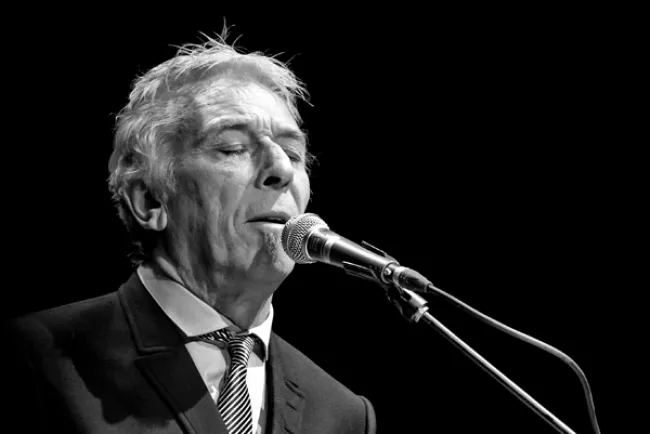 John Cale fylder 80