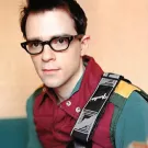 Weezer-frontmand skriver selvbiografi på otte bind