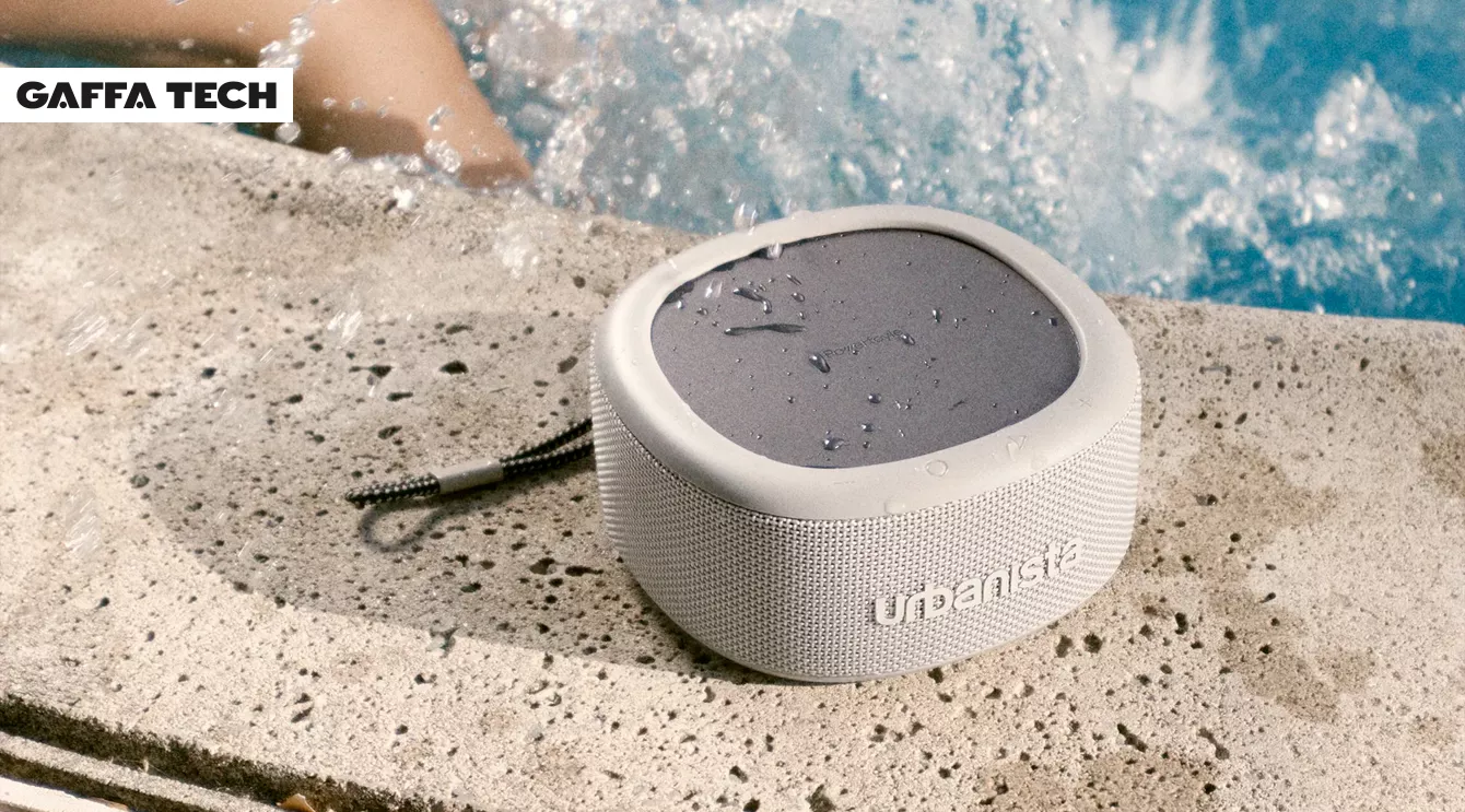 Trådløs udendørs højttaler oplades af solen