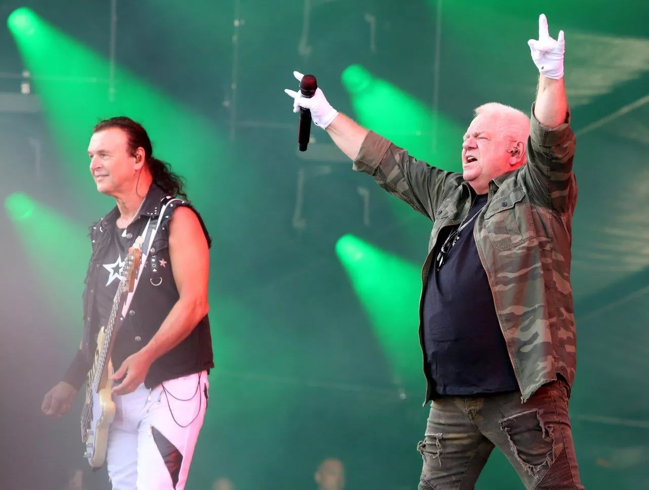 Foto Henrik Hildebrandt: 1 Dirkschneider, 2-10: Foreigner, 11-14: Lex Legion Band, 15-26: Overkill, 27-33: Stemningsfotos, 34-45: Dirkschneider, resten: Venom