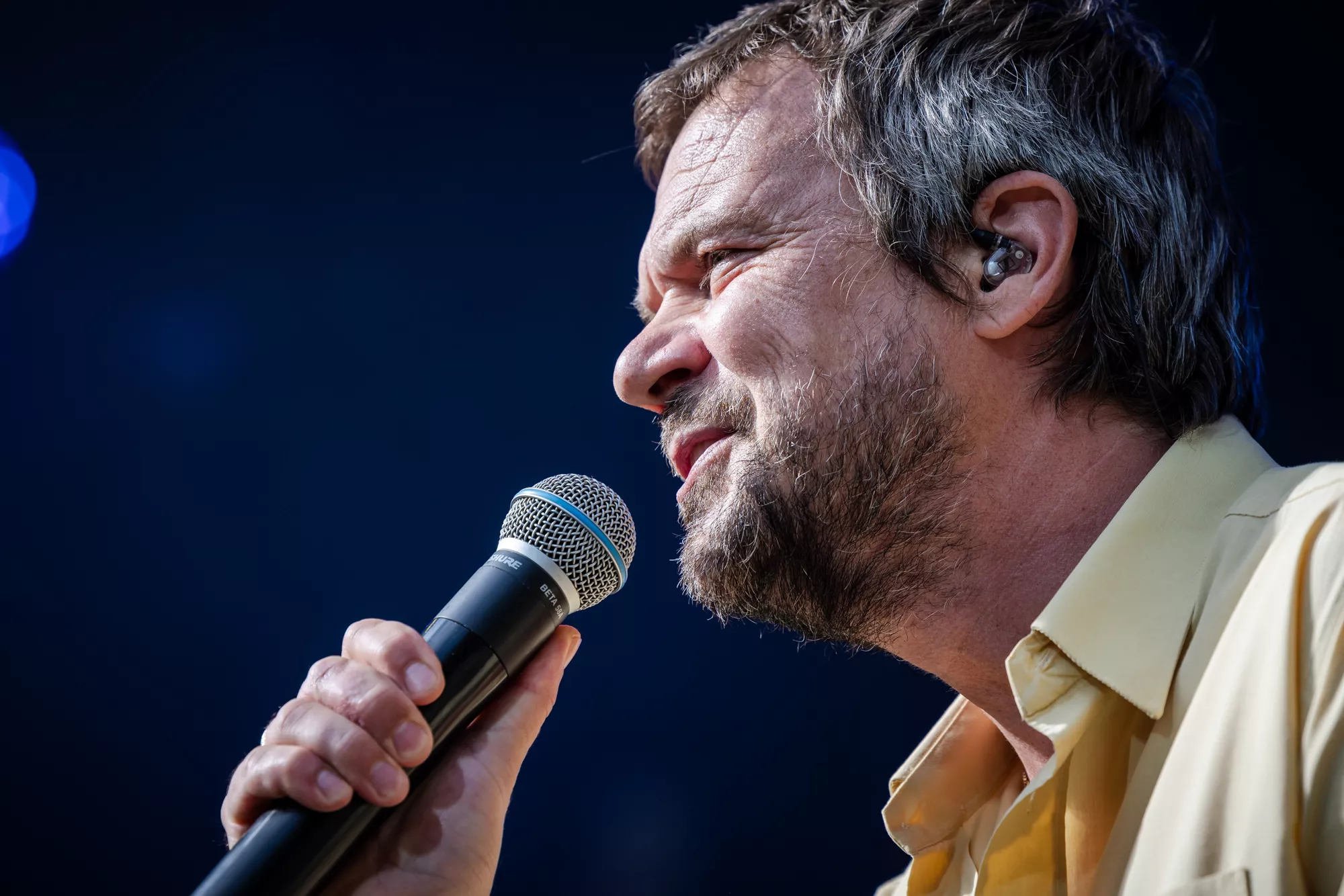 Skanderborgs stolte søn sejrede – og sendte særlige hilsner til fire personer i publikum