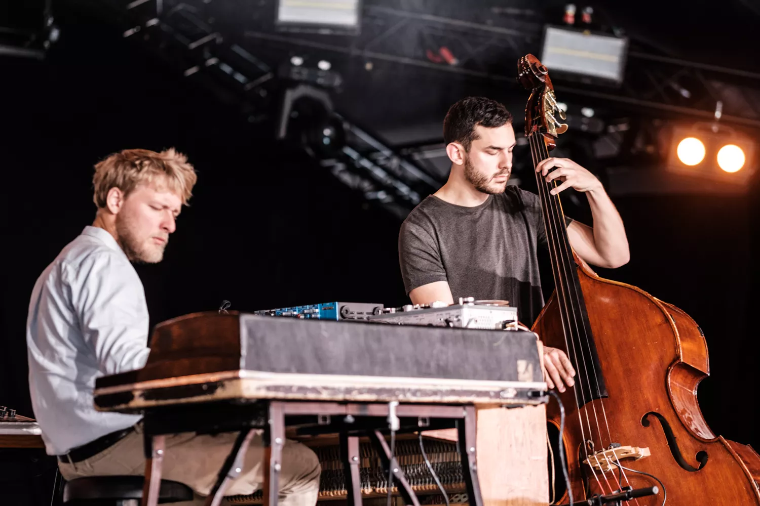 Seksstjernede Bremer/McCoy annoncerer nyt album – hør single