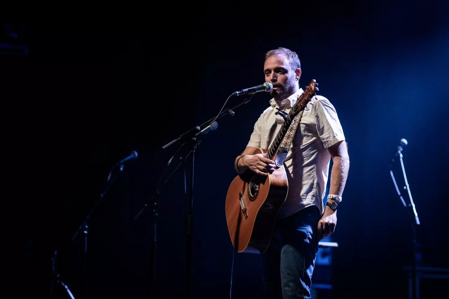 En afdæmpet aften i nærlytningens tegn