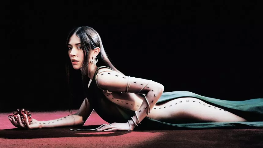 Seksstjernede Caroline Polachek giver dansk koncert