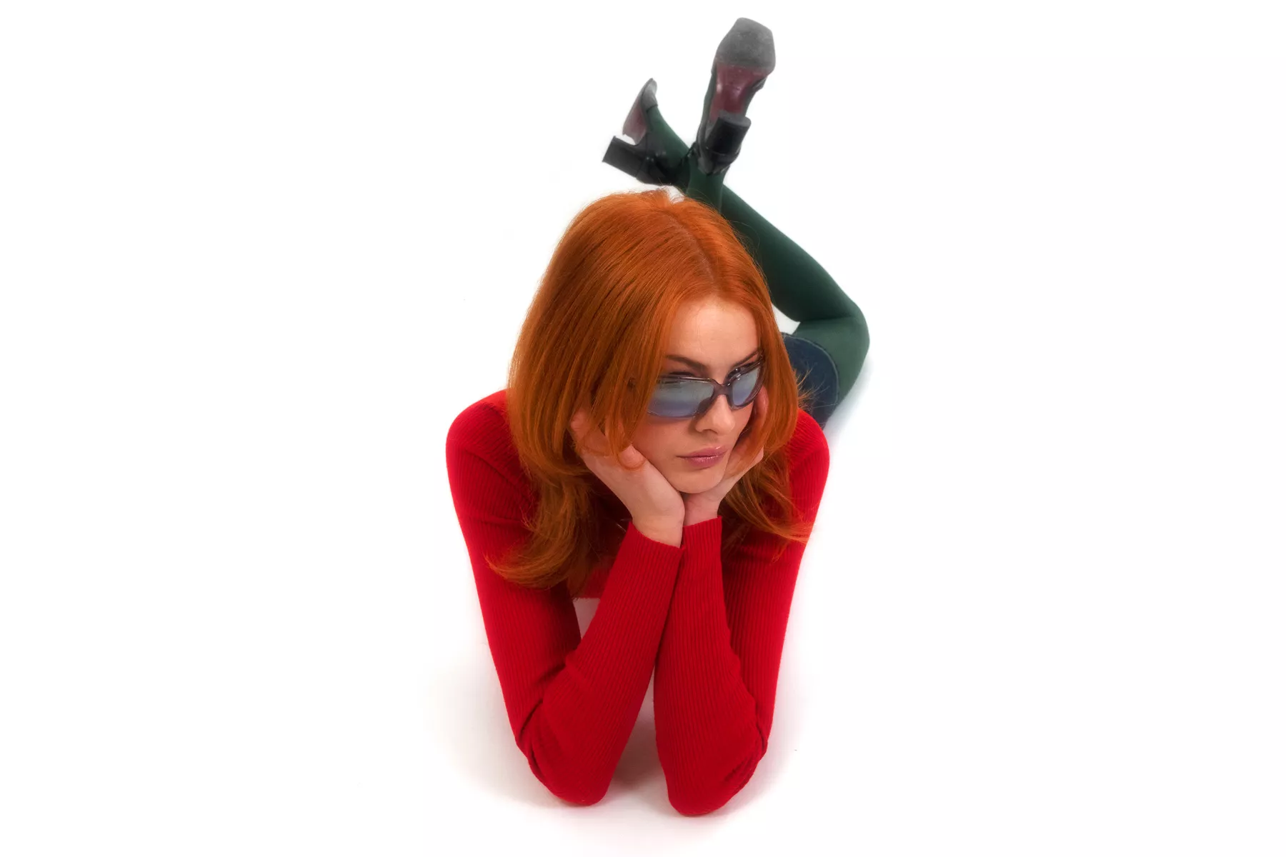 ANMELDELSE: Ambitiøs dansk hyperpop-debut