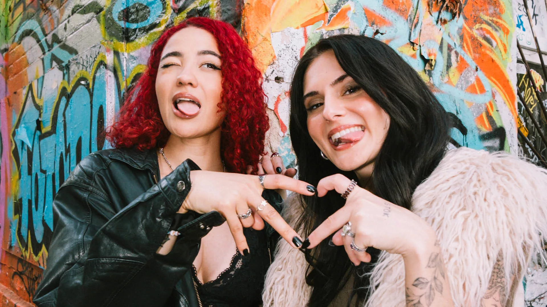 Svea och artistkollegan Cloudy June.