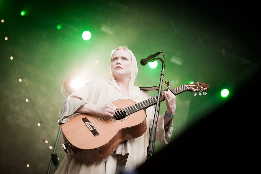 Ane Bruun spiller i Danmark