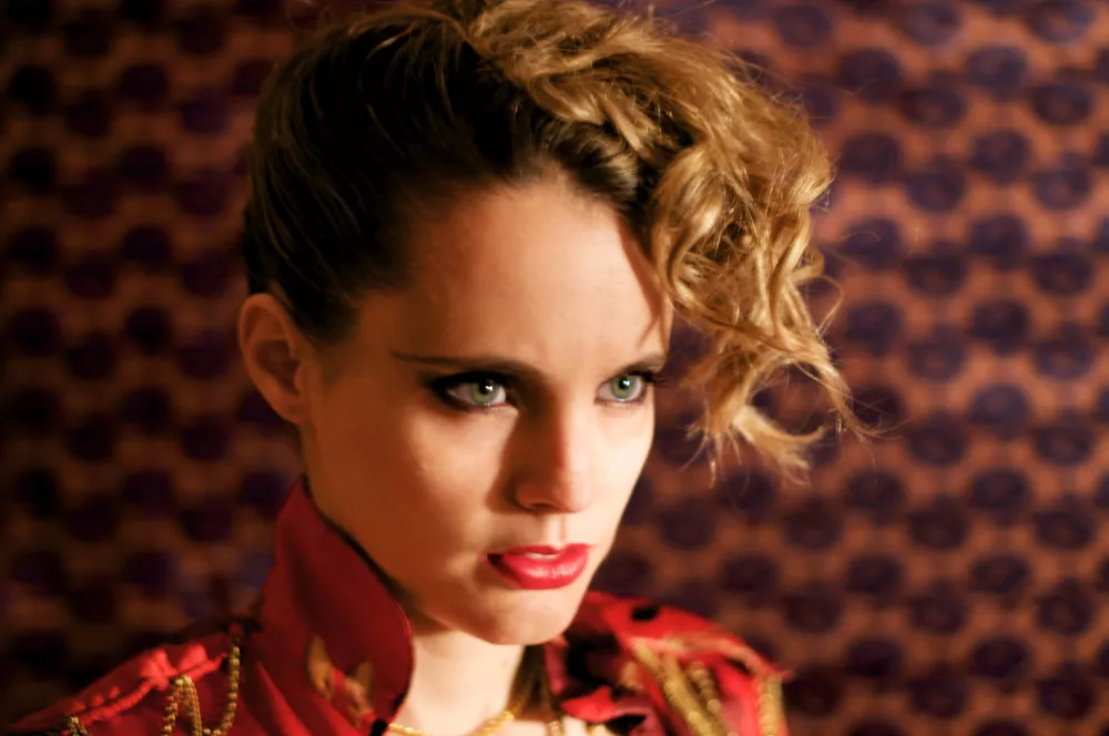 Anna Calvi til Vega