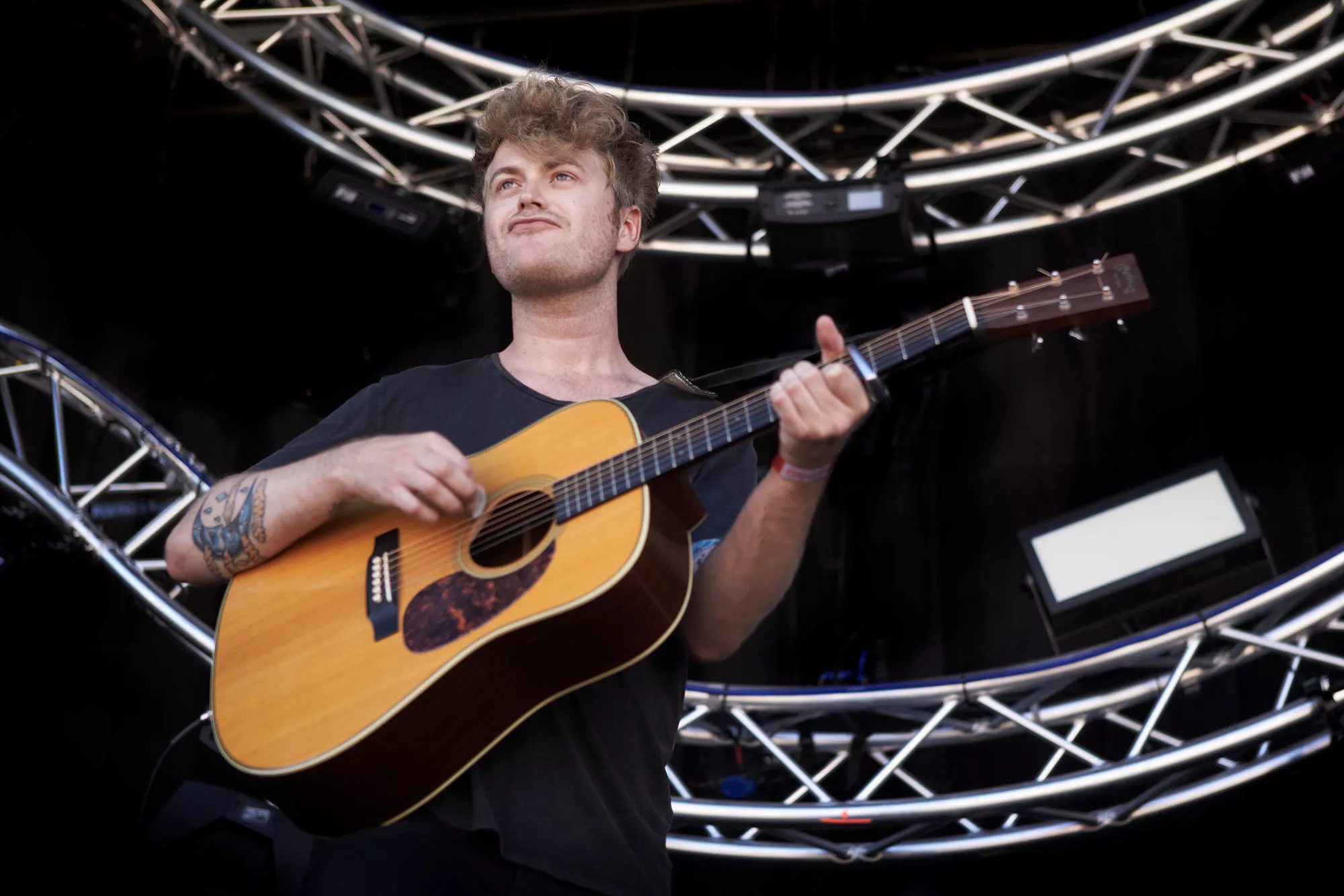 Christian Hjelm: Strandscenen, Musik I Lejet