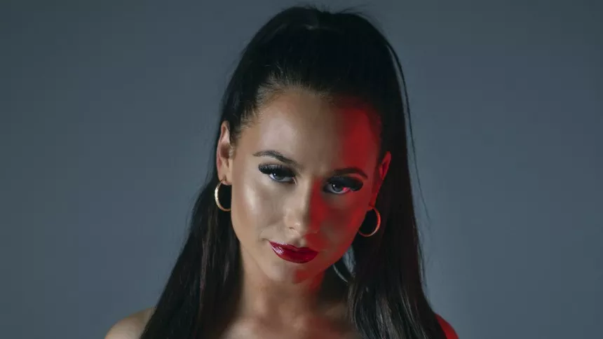 Tessa giver drive-in-koncert på Vestegnen