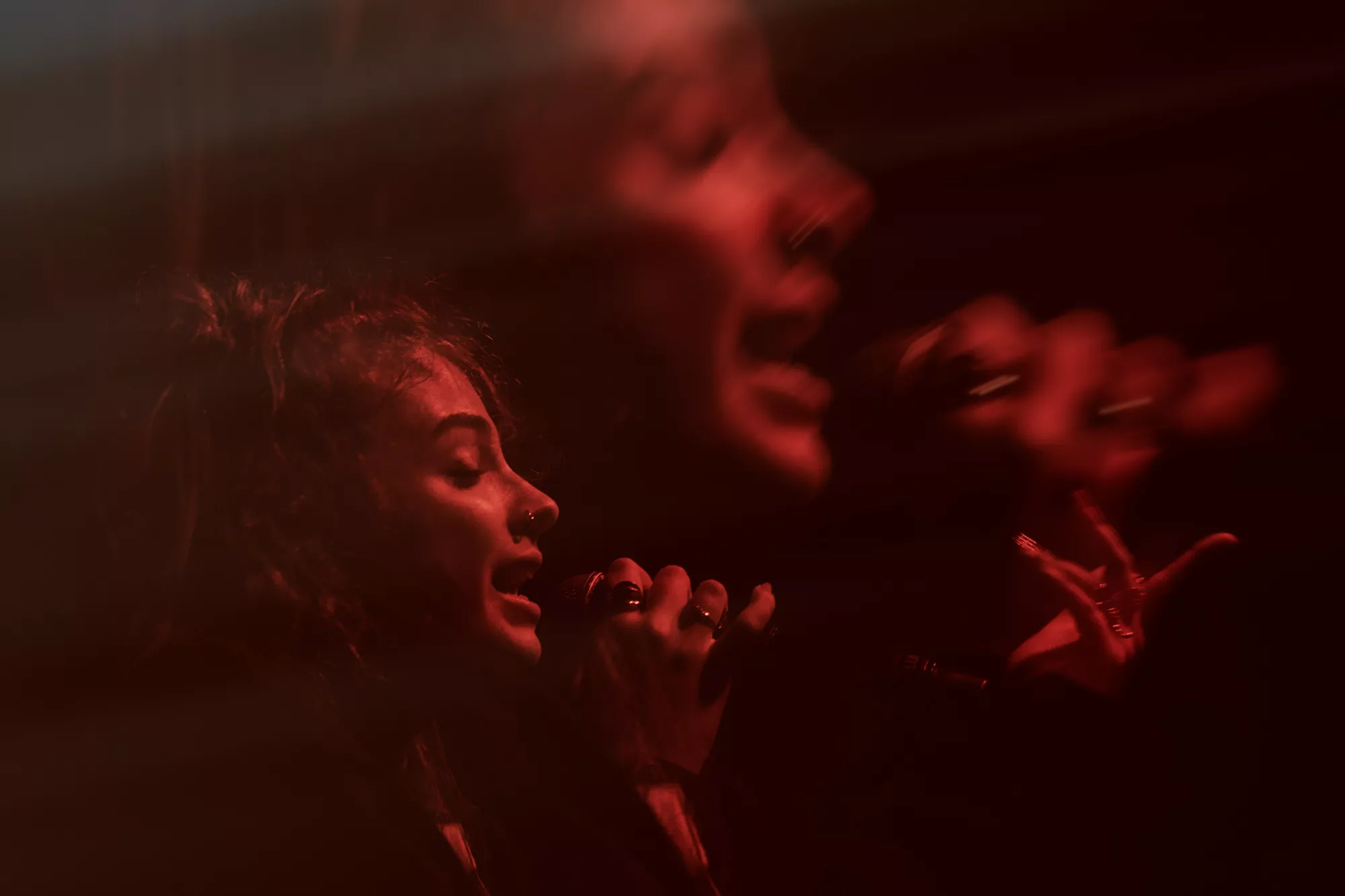 Glohet fest, lunken tilstedeværelse