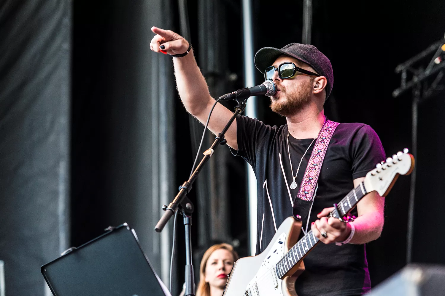 Ingenting gör oväntat liveinhopp ikväll