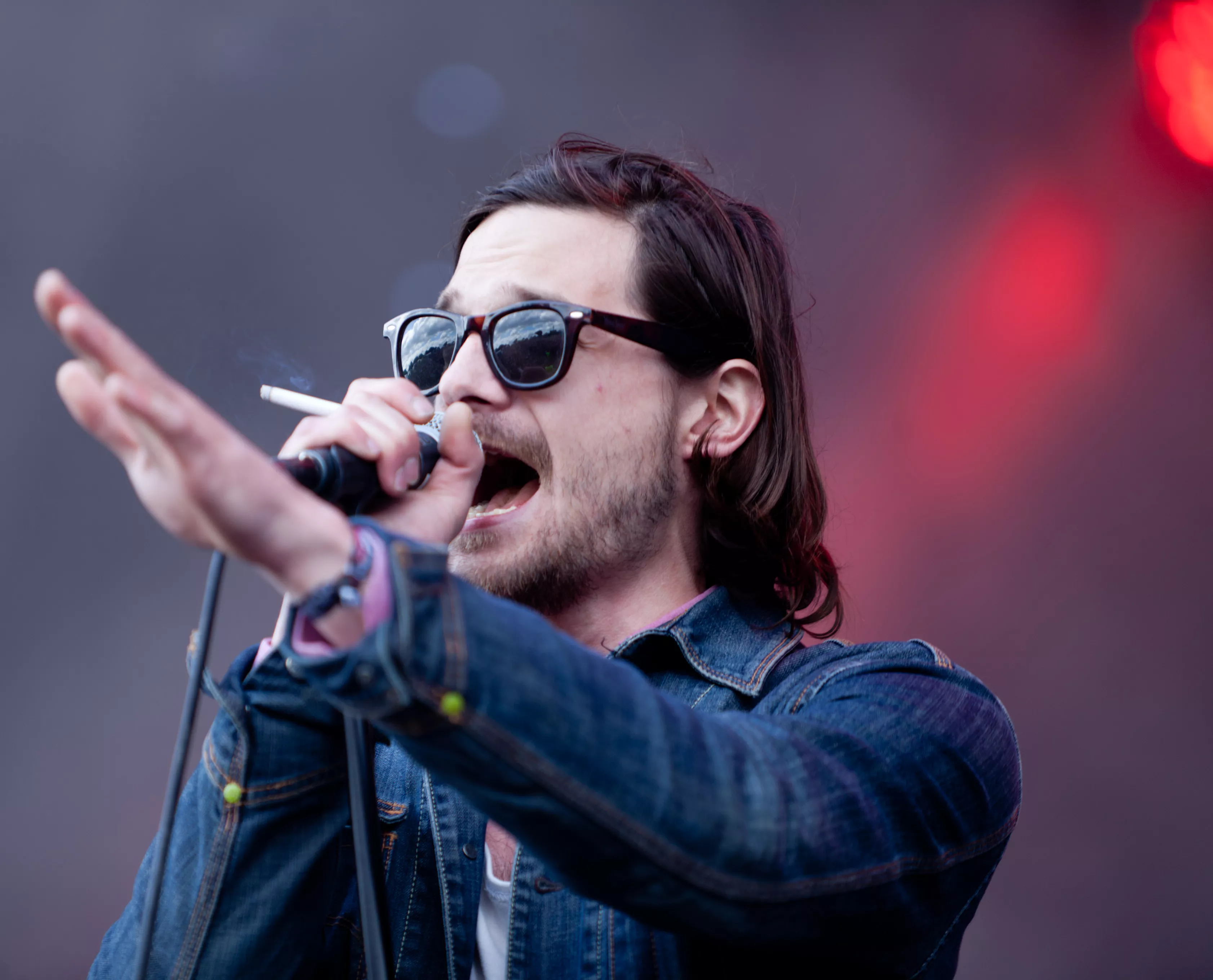 Hør The Floor Is Made of Lavas hyldestsang til prins Henrik