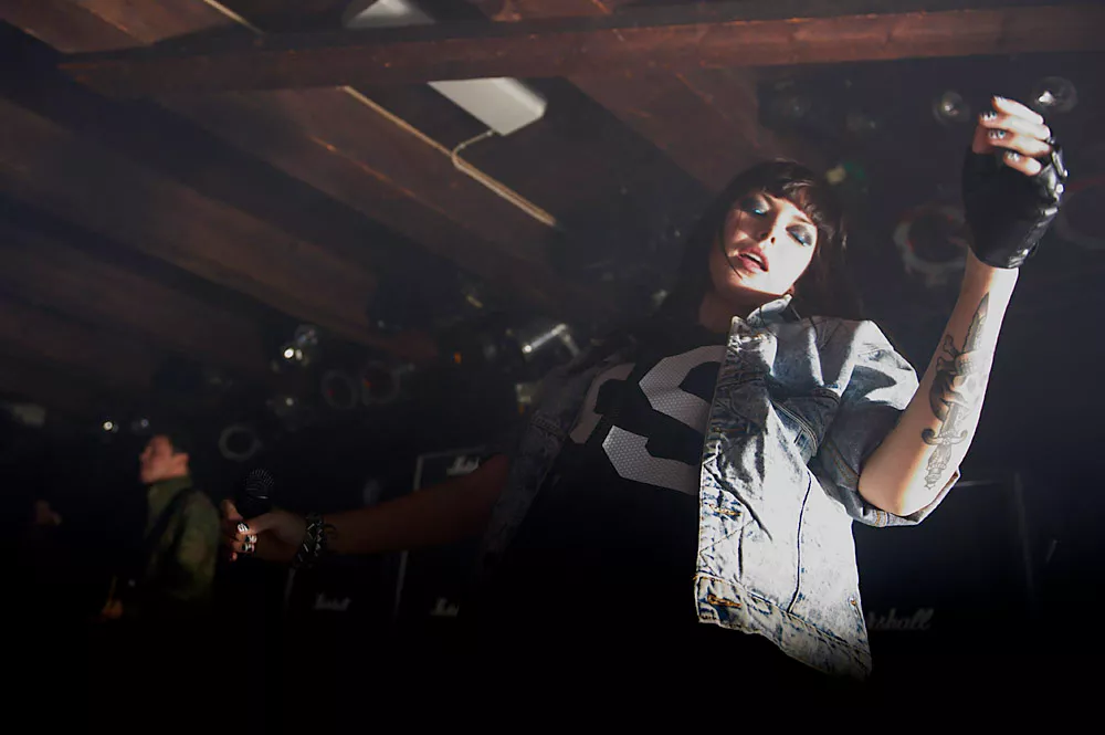 Sleigh Bells ger tung julklapp