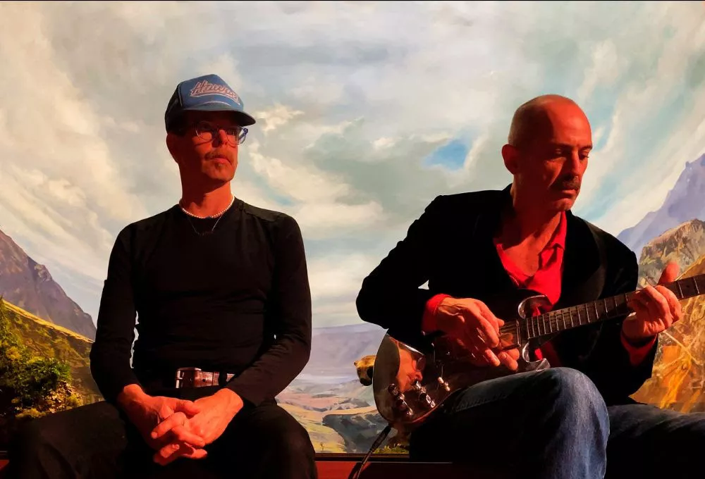 16 år senere kommer efterfølgeren til singer-songwriternes fælles udspil