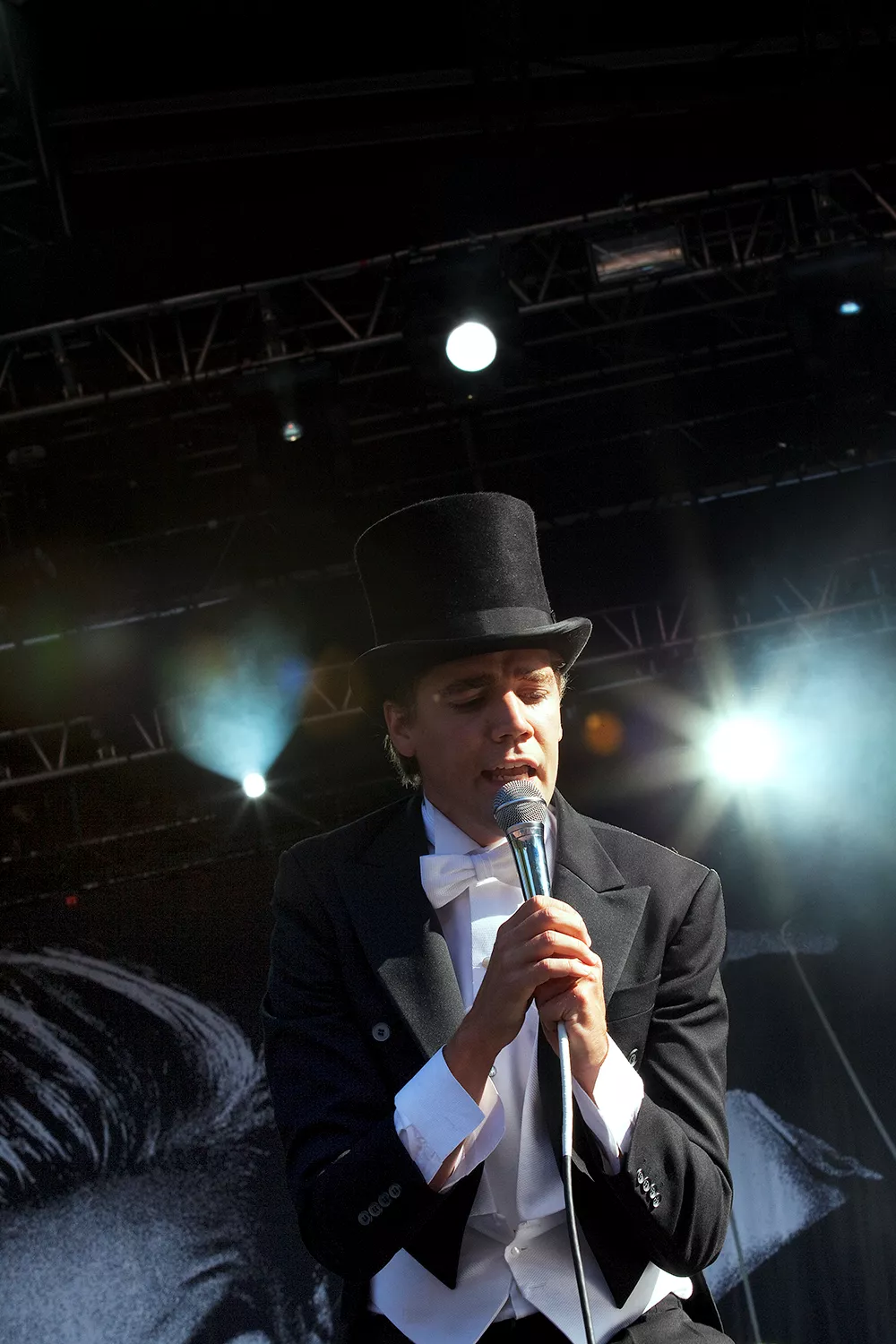 The Hives: Way Out West, Flamingo